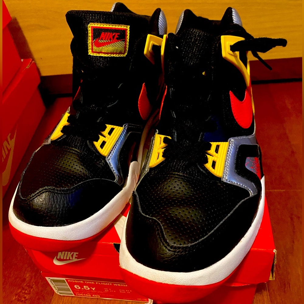 Boy’s Nike shoes size 6.5Y. Like New